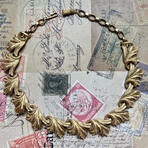 VINTAGE FRANCOIS Textured Golden Leaf Choker Necklace